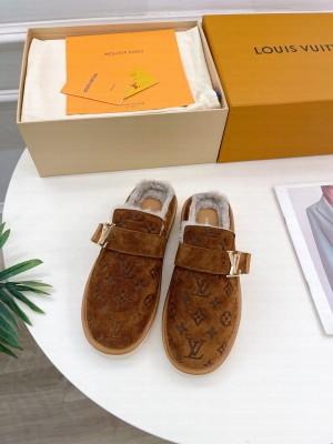 Louis Vuitton Unisex LV Cosy Flat Comfort Clog Mules in Suede and Wool Brown