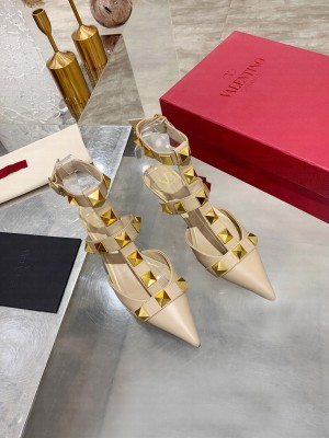 Valentino ROMAN STUD CALFSKIN PUMP 45MM NUDE