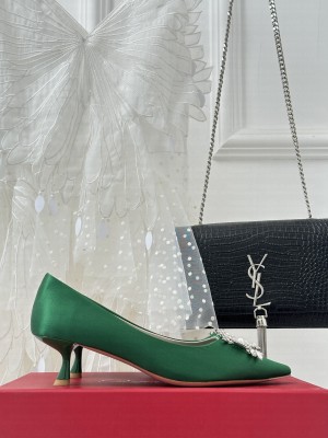 Roger Vivier Flower Strass Buckle 5cm Pumps in Satin green