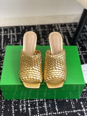 Bottega Veneta Women's 9cm Knot mules gold