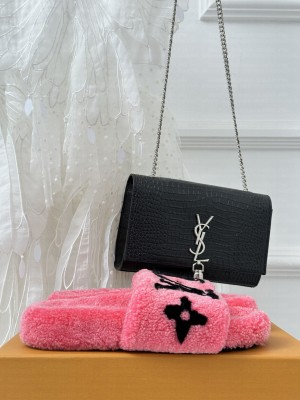 Louis Vuitton Shearling Flat Slide Sandals 2023 023