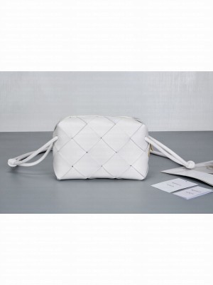 Bottega Veneta Intrecciato Concert Pouch D794258 white