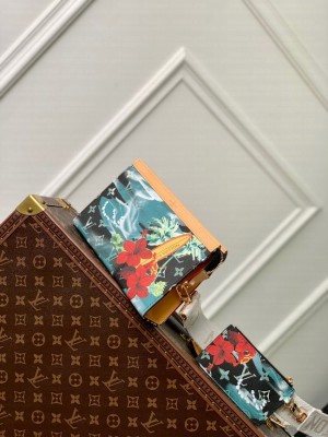 Louis Vuitton Gaston Wearable Wallet M83466 Navy Blue