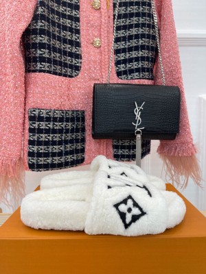 Louis Vuitton Shearling Flat Slide Sandals 2023 011