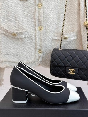 Chanel Lambskin with Chain Pumps Black
