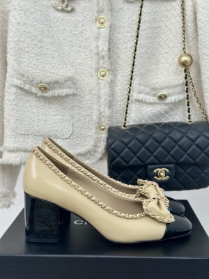 Chanel Women's 6.5cm Chain Around And Bow Pumps Beige 2024