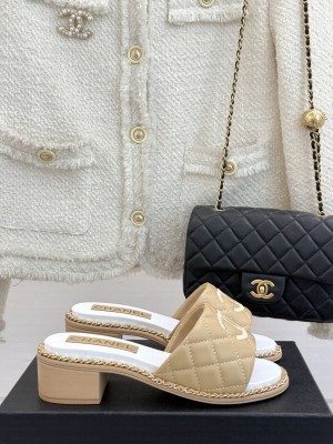 Chanel lambskin slippers with chain beige 2025