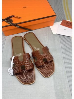 Hermes Oran Crocodile Embossed Leather Flat Slide Sandals 129 2022 Collection