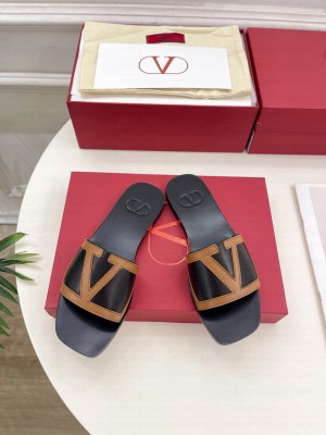Valentino Garavani Viva Superstar Slide Sandal in Nappa Leather 05 2025
