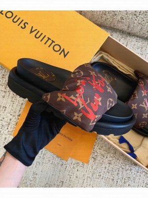 Louis Vuitton Unisex 1A98GU Pool pillow comfort mule