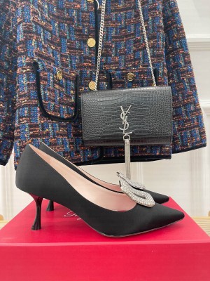Roger Vivier Viv' Choc Strass Buckle Pumps in Satin black