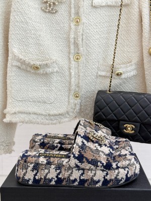 Chanel knit mules with CC logo coffee 2025