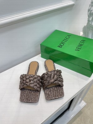 Bottega Venta Flat sandals with twisted Intrecciato raffia strap Bitter Chocolate 2021 Collection