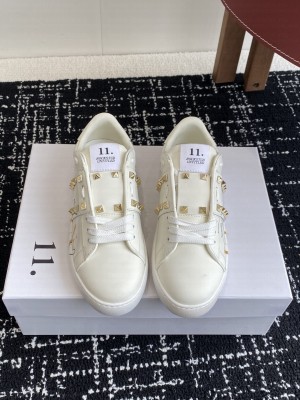Valentino Garavani Rockstud Untitled sneaker in white calfskin 024 2025