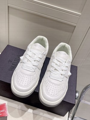Valentino Garavani ONE STUD Low-Top Nappa Sneaker 2022 collection 016