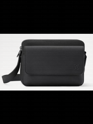 Louis Vuitton Boarding Messenger M15265 black