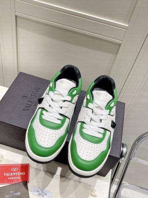 Valentino Garavani ONE STUD Low-Top Nappa Sneaker 2022 collection 06