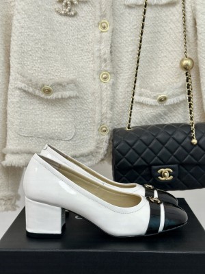 Chanel Women's 6cm Patent Leather Pumps White