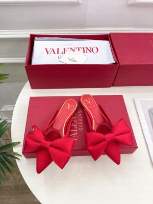 VALENTINO UN CHÂTEAU BOW FLAT MULES SATIN RED