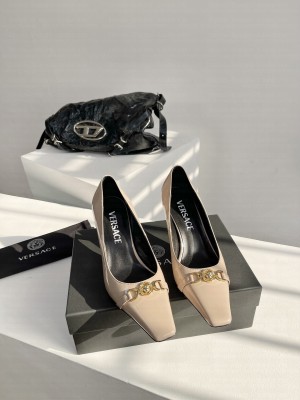 Versace Medusa patent leather square toe Pumps Beige