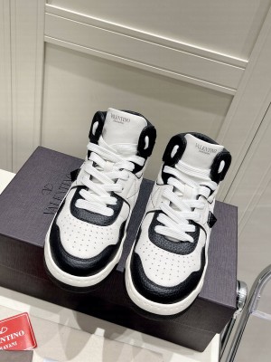 VALENTINO MID-TOP ONE STUD SNEAKERS 2022 COLLECITON 01