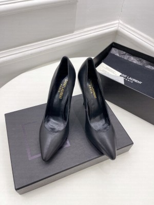 Saint Laurent Women's Calfskin Leather 10cm Pumps Black 2022 Collection