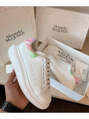 Alexander McQueen Oversized sneaker 02