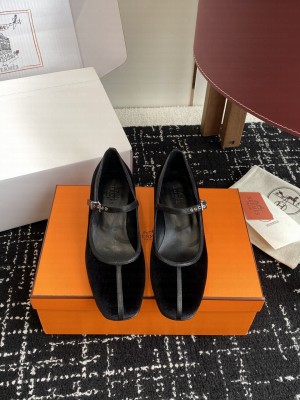 Hermes Lilibeth 40 pump velvet black
