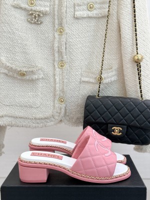 Chanel lambskin slippers with chain pink 2025