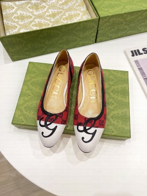 GUCCI 658904 Women's ballet flat with G appliqué 06 2021 Collection