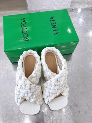 Botteg Veneta Oversized criss-cross straps Squared toe with rounded edges Slide-on Sandals 2020 Fall White
