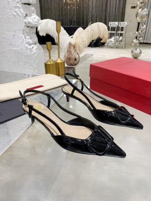 VALENTINO VLOGO SIGNATURE PATENT LEATHER SLINGBACK PUMP 40MM Black 2021 Collection