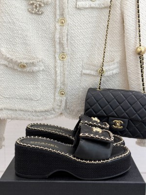 Chanel platform CC Turn Lock with chain slippers black leather 2025