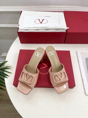 VALENTINO VLOGO SIGNATURE PATENT LEATHER SLIDE SANDAL 60MM 013 2025