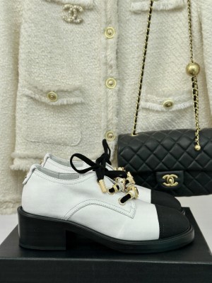 Chanel White Calfskin, Grosgrain, Imitation Pearls,Strass & Metal Lace-Up Boots 