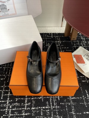 Hermes Lilibeth 40 pump black goatskin black