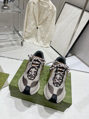 Gucci Unisex Run Sneaker 010