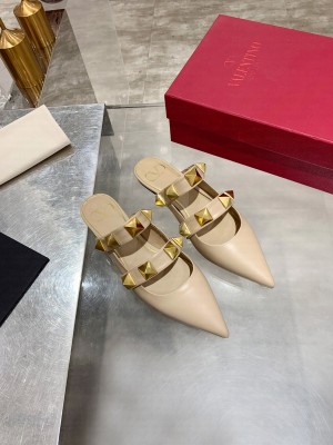 VALENTINO ROMAN STUD FLAT MULE IN CALFSKIN Nude
