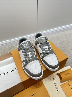 Louis Vuitton Unisex LV Trainer Sneakers 2023 015