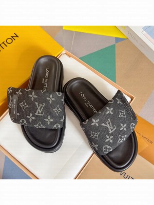 Louis Vuitton Unisex Pool pillow comfort mule 09