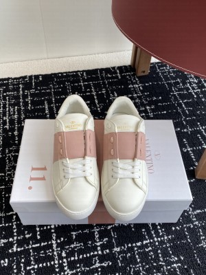Valentino Garavani Rockstud Untitled sneaker in white calfskin 011 2025