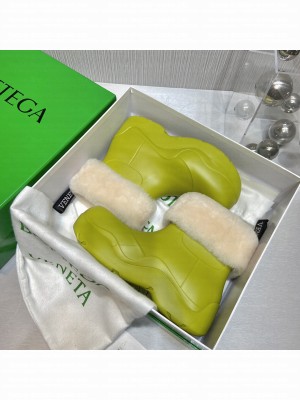 Bottega Veneta PUDDLE Biodegradable rubber Shearling Rain boots Fall/Winter 2021 Collection, 