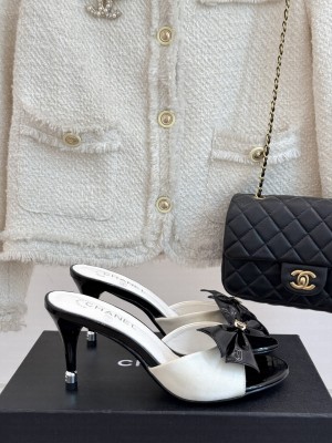 Chanel Patent Leather Bow 8cm Slide Mule White 2025 