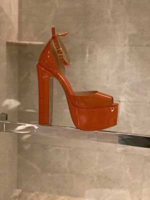 VALENTINO GARAVANI TAN-GO PLATFORM PEEP TOE PUMP IN PATENT LEATHER 155 MM 2022 COLLECTION ORANGE