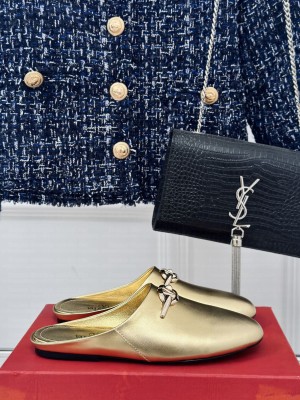 Valentino Garavani VLogo mule in calfskin Gold