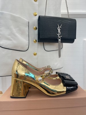 Miu Miu 6cm Patent leather  Bow pumps with metal chain and artificial pearl Black/Gold