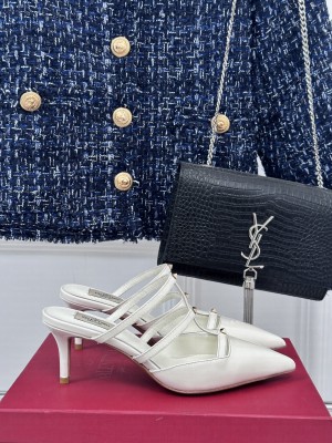 VALENTINO ROCKSTUD PATENT LEATHER SLIDE SANDAL 60 MM WHITE