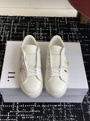 Valentino Garavani Rockstud Untitled sneaker in white calfskin 02 2025