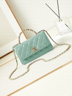 CHANEL CLUTCH WITH CHAIN Shiny Crumpled Lambskin AP3803 green
