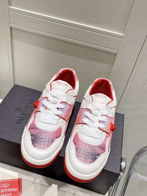 Valentino Garavani ONE STUD Low-Top Nappa Sneaker 2022 collection 025